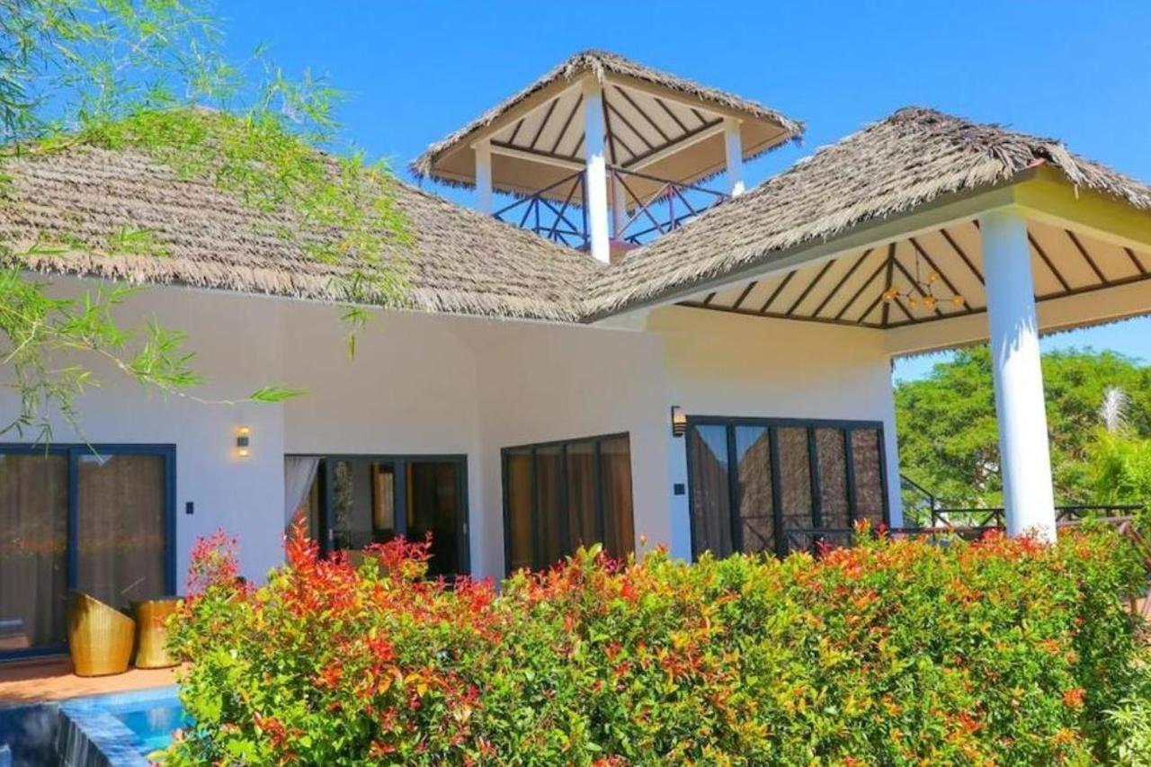 Safari Hotel And Villas Powered By Cocotel Bulala Exterior photo